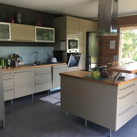 Spacieuse En Bois Exotique - 10 Pers. - Fr-1-878-69 *